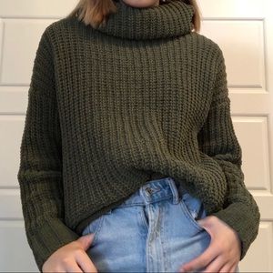 HOLLISTER oversized wool turtle neck